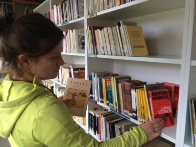 La Biblioteca escolar del l'Institut Lluís Companys participarà en la Biblio(r)evolució -Imatge 1-