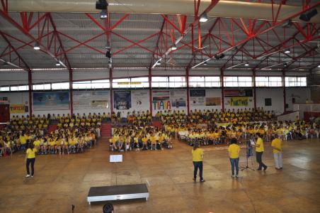 El Pavelló Joan Creus acull la Cantata d'alumnes de 5è i 6è de primària de Ripollet -Imatge 1-