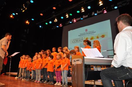 Uns 300 infants cantaran al Teatre Auditori en el marc de la 13a Trobada de Corals -Imatge 1-