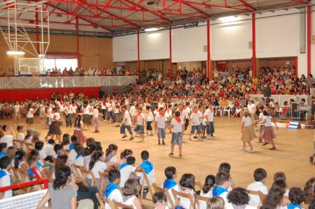 Se celebra la trobada de dansaires al Pavelló Municipal Joan Creus -Imatge 1-
