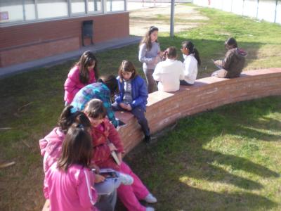 L'escola Escursell inaugura la Biblioteca de Pati -Imatge 1-