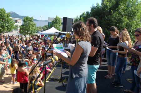 El Martinet celebra una festa per reclamar l'escola institut i el seu projecte de jardí -Imatge 1-