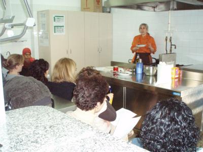 Ja han començat els tallers de cuina inclosos al Pla Educatiu d'Entorn -Imatge 1-