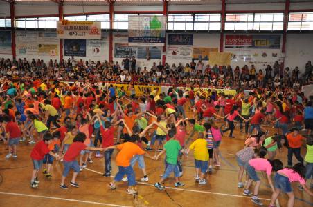 Més de 600 escolars participen a la Trobada de Dansaires -Imatge 1-