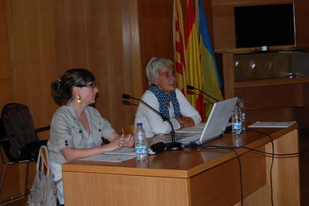 Pares i mares s'informen sobre les primeres passes de l'escolarització -Imatge 1-