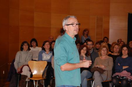 Èxit rotud de la xerrada sobre adolescència organitzada per les AMPA dels tres instituts públics -Imatge 1-