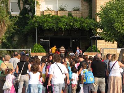 Els nens i nenes de Ripollet tornen a l'escola -Imatge 1-