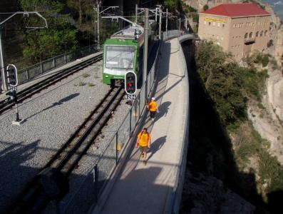 Arriba la 28a edició de la Caminada Ripollet - Montserrat -Imatge 1-