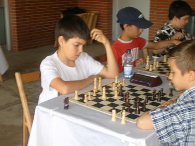 Bon paper ripolletenc a les Jornades Comarcals d'Escacs Escolars -Imatge 1-