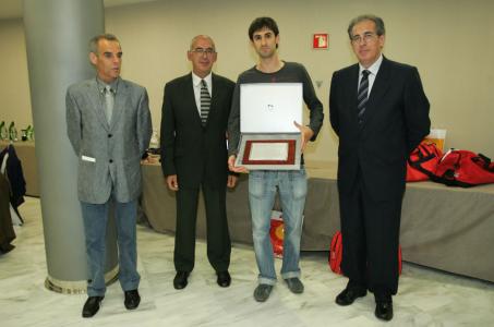 El RUA rep una placa pels seus 25 anys a la Nit de l'Atletisme Català -Imatge 1-