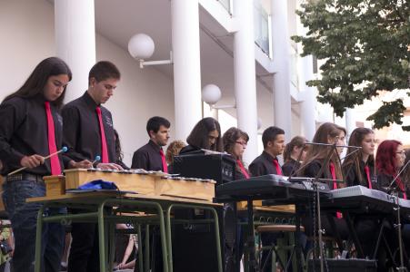 La Banda del Can Mas omple el pati del Centre Cultural -Imatge 1-