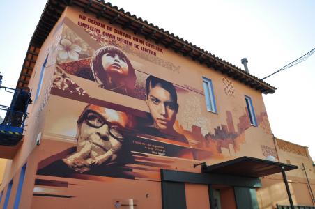 La lluita pels ideals queda plasmada a la façana del Casal de Joves -Imatge 1-