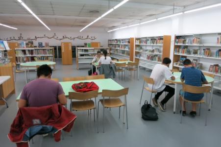 Més de 150 joves utilitzen aquest gener la sala d'estudi nocturn de la Biblioteca -Imatge 1-