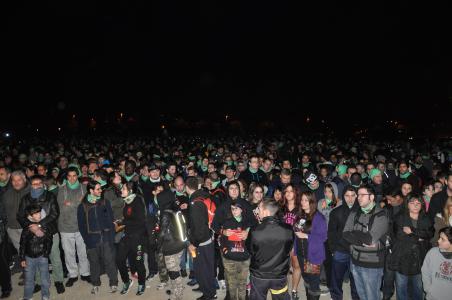 Milers de persones gaudeixen a Ripollet del real game Survival Zombie   -Imatge 1-