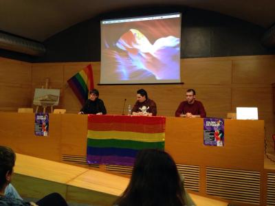 El regidor de Polítiques LGBTI, Fran Sánchez, participa en la presentació del grup LGTBI de Lleida -Imatge 1-