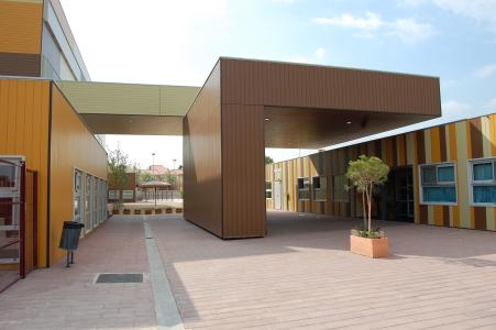 Comença el cole<br>Els Pinetons inauguren edifici i l'IES Can Mas es passa als llibres digitals -Imatge 1-