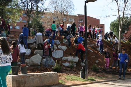 Més de 200 alumnes celebren la 25a edició del Dia de l'Arbre -Imatge 1-