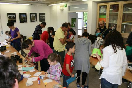 Taller d'observació de plantes al parc dels Pinetons -Imatge 1-