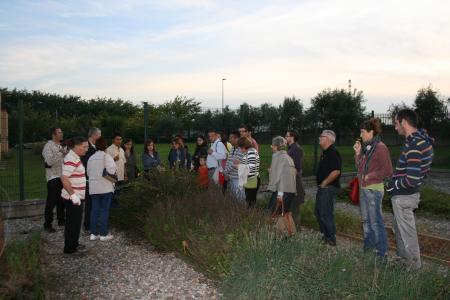 Més d'una vintena de persones aprenen com fer un hort urbà -Imatge 1-