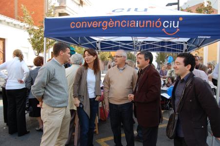 Autonòmiques 2010.<br>La candidata de CIU, Marta Subirà, visita Ripollet -Imatge 1-