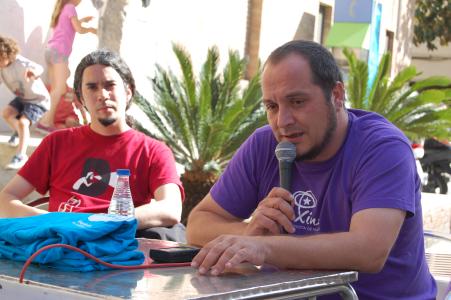 El diputat de la CUP, David Fernández, participa en un cafè tertúlia de Decidim Ripollet -Imatge 1-