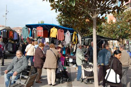Campanya per les autonòmiques al Mercat setmanal -Imatge 1-