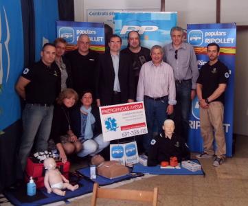 Una desena de persones participen al curset de reanimació cardiopulmonar organitzat pel PP -Imatge 1-