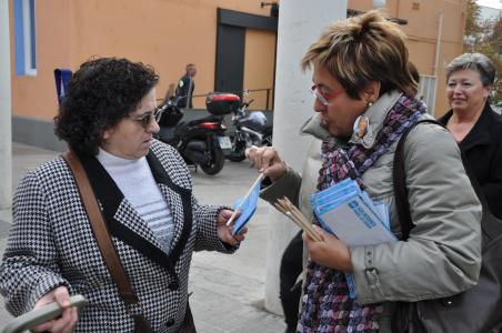 Autonòmiques 2010<br>La diputada del PP Dolors Montserrat visita Ripollet -Imatge 1-