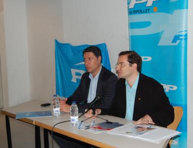 Municipals 2011<br> Xavier Albiol visita Ripollet per parlar sobre immigració -Imatge 1-