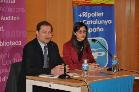 El PP parla sobre seguretat ciutadana al Centre Cultural -Imatge 1-