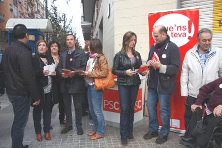 El PSC surt al carrer per explicar el seu programa als veïns i veïnes -Imatge 1-