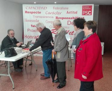 El PSC de Ripollet avala l'acord dels socialistes amb Ciutadans per investir Pedro Sánchez -Imatge 1-