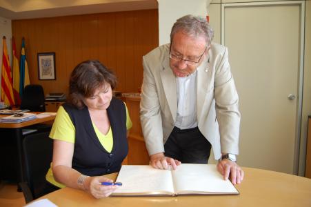 La subdelegada del govern, Montserrat Garcia, visita les obres dels FEOSL a Ripollet -Imatge 1-