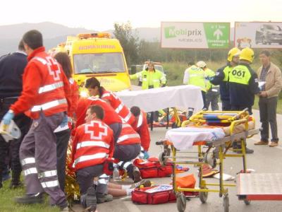 La Policia Local de Ripollet realitza un simulacre d'accident múltiple -Imatge 1-