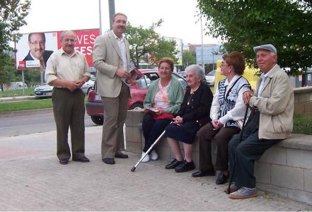 MUNICIPALS 2007: Juan Parralejo, candidat socialista, demana el vot porta per porta -Imatge 1-