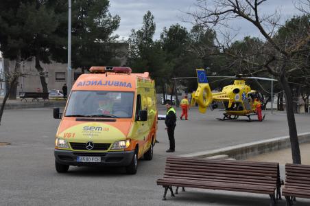 Un helicòper del SEM aterra al parc de Nobert Fusté -Imatge 1-