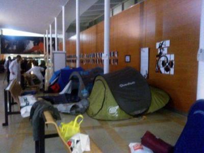 El comitè d'empresa del Tauli, hospital de referència per Ripollet, acampa indefinidament -Imatge 1-