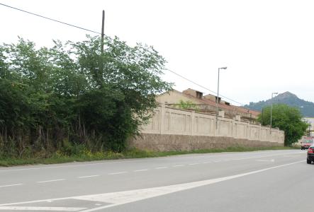 Llum verda a l'enderroc de les naus de Redosa on s'ubicarà l'Ernest Lluch -Imatge 1-