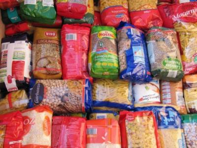 L'Institut Lluís Companys recull  130 kg d'aliments per a Càritas -Imatge 1-