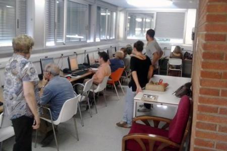 S'obren les inscripcions dels tallers d'informàtica per a la gent gran -Imatge 1-