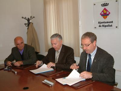 L'Ajuntament i la patronal CECOT signen un conveni per fomentar l'ocupació a Ripollet -Imatge 1-