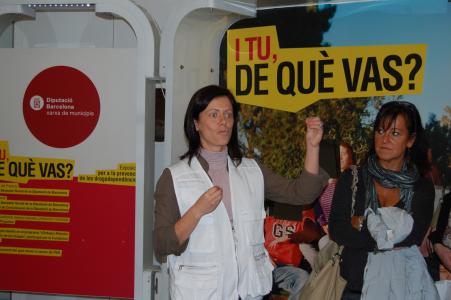 Els joves de Ripollet aprenen a dir no a les drogues amb l'exposició 'I tu, de què vas?'  -Imatge 1-