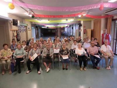 Els avis de Ripollet aprenen a tenir cura de la seva esquena amb el programa Gent Activa -Imatge 1-