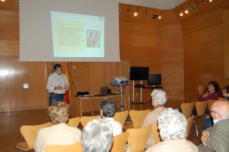 L'OMIC explica a la gent gran què fer en cas d'intent de frau -Imatge 1-