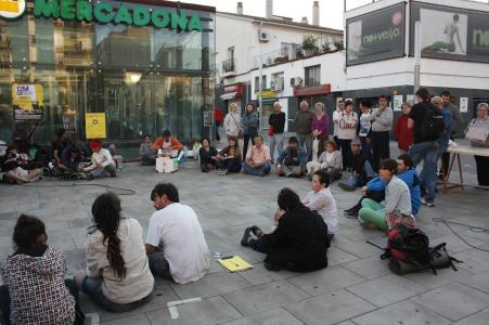 L'Assemblea Ripollet celebra un any del moviment 15 M -Imatge 1-