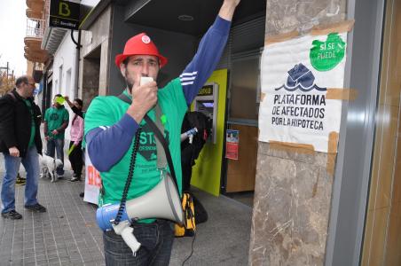 La PAH reclama la dació en pagament per a una dona de 80 anys -Imatge 1-