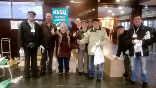 Les entitas veïnals recullen aliments per a Càritas i Creu Roja -Imatge 1-