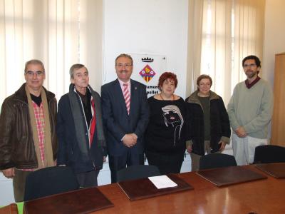 L'Ajuntament i l'Associació d'afectats per l'amiant signen un conveni de col·laboració -Imatge 1-