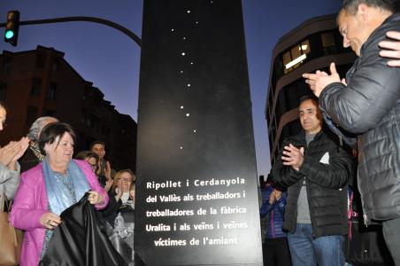 Instal·lat el monòlit del Memorial a les víctimes de l'amiant -Imatge 1-