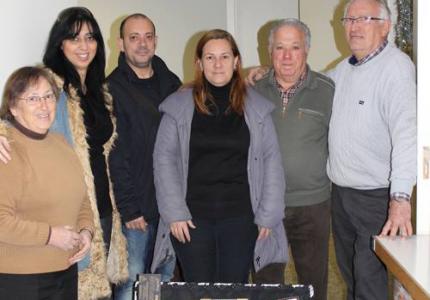 APADIR dóna a Càritas dues paneres de productes nadalencs -Imatge 1-